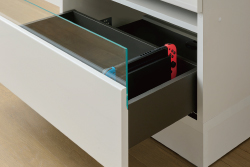 ゲーム機器などの収納も可能です。