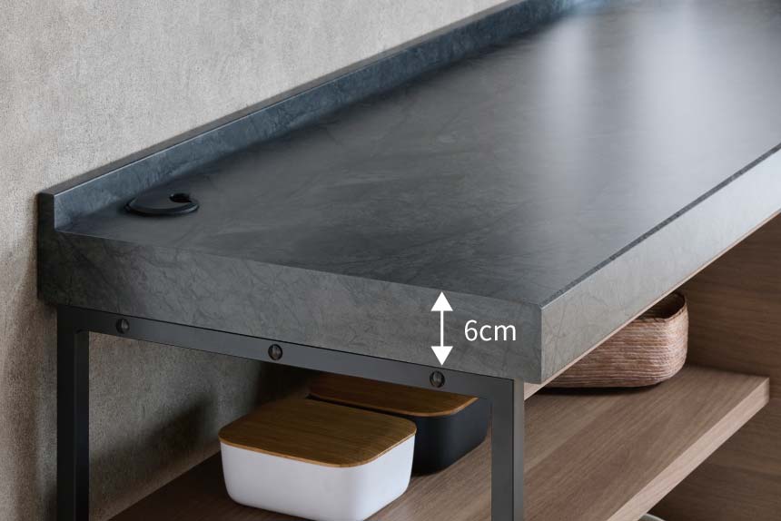 LC食器棚　継ぎ目のない一体型形状の天板