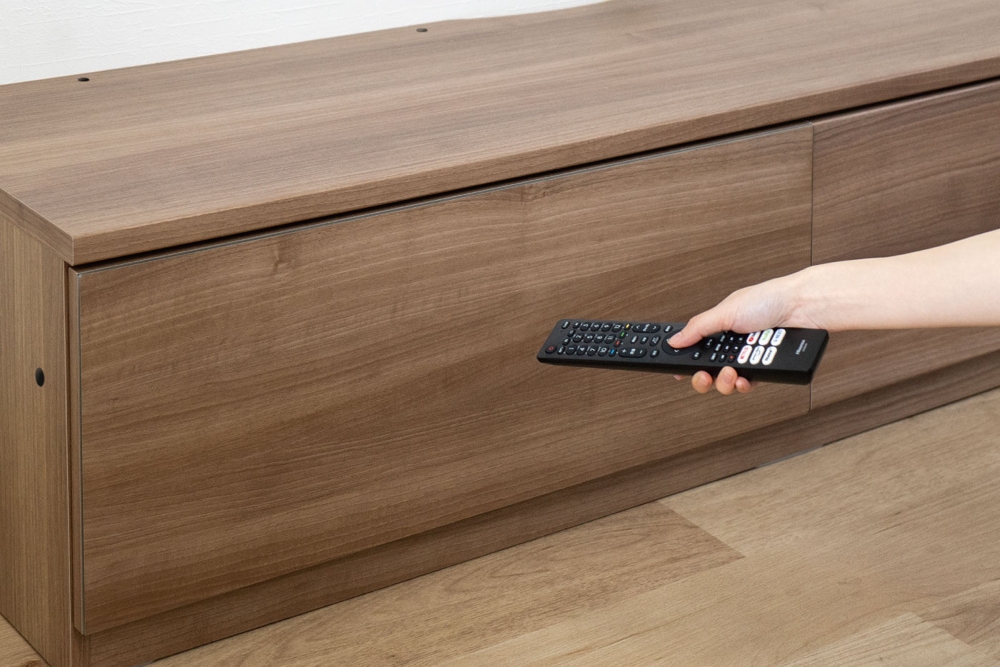 WS　テレビボード　扉を閉めたままでもリモコン操作可能
