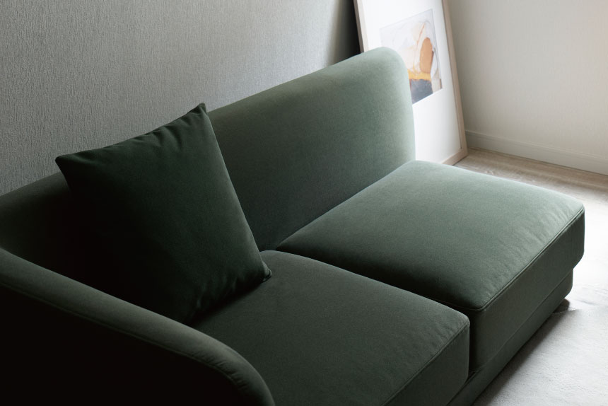 LYソファはしっとりとした質感のファブリックを採用