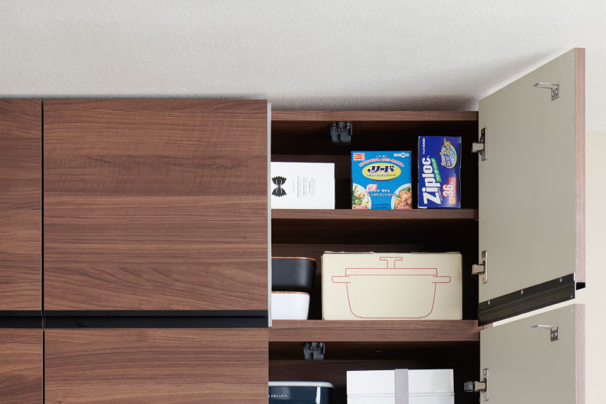 開き扉の収納になっています