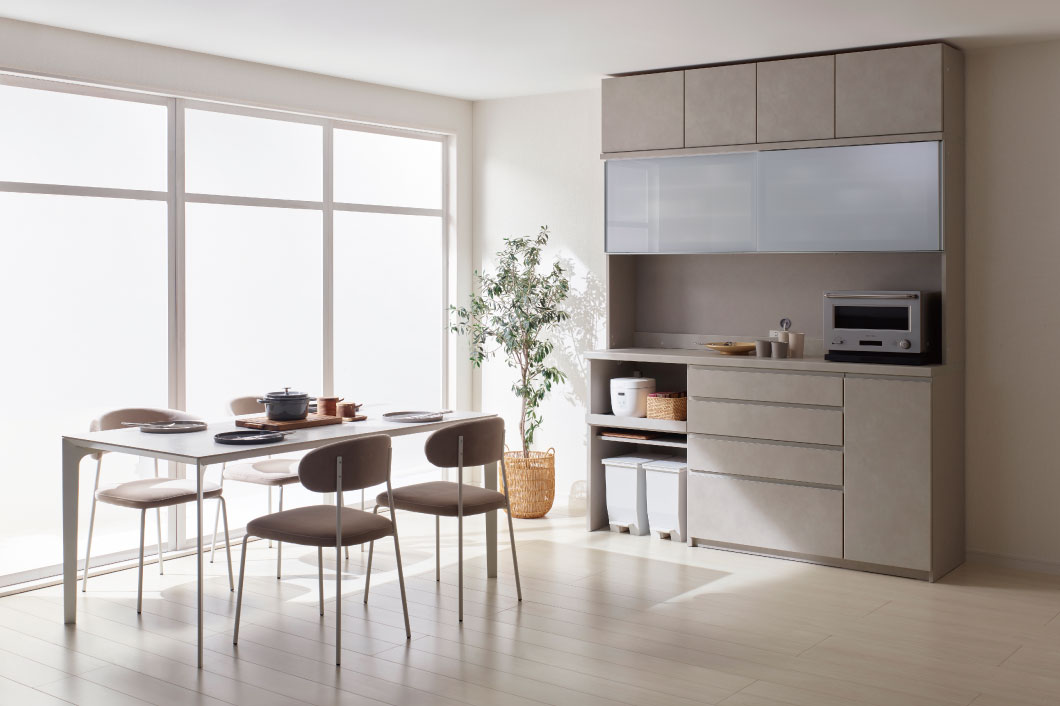 ラスターベージュYS食器棚のワントーンコーディネート