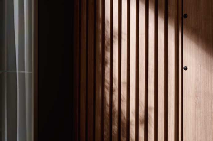 縦のラインが美しいリブデザイン